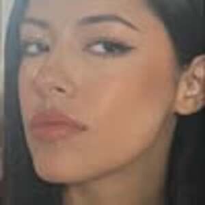 Meet your Posher, Valeria